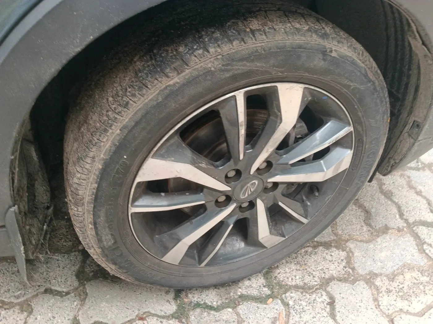 2021 Mahindra XUV300 W8 (O) 1.5 DIESEL AMT, Diesel, Automatic, 94,153 km, tyre