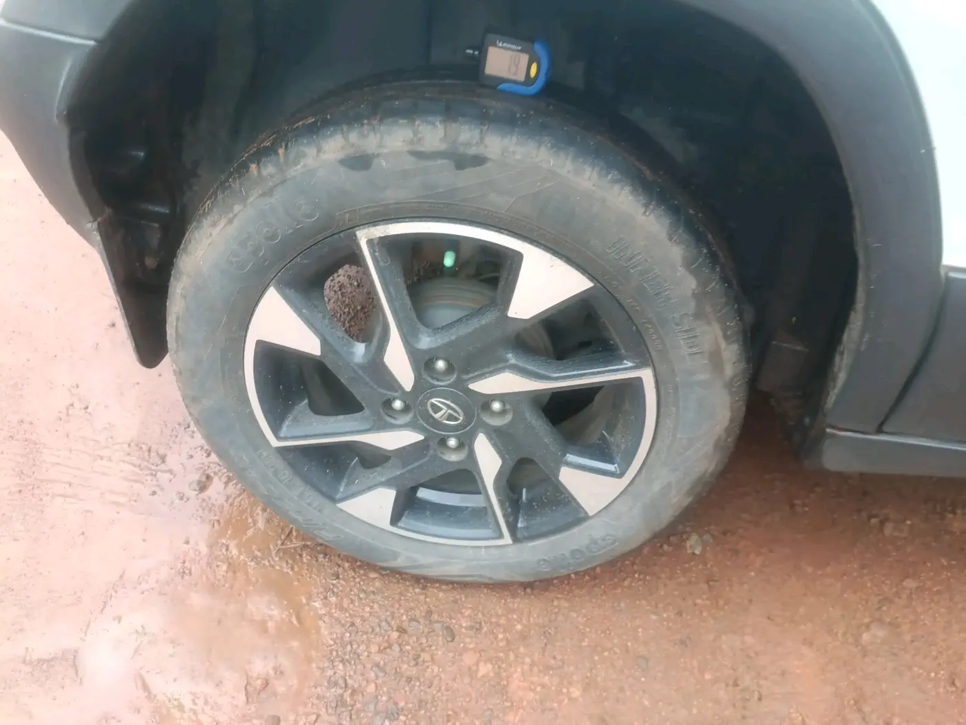 2021 Tata PUNCH ACCOMPLISHED MT, Petrol, Manual, 51,741 km, tyre