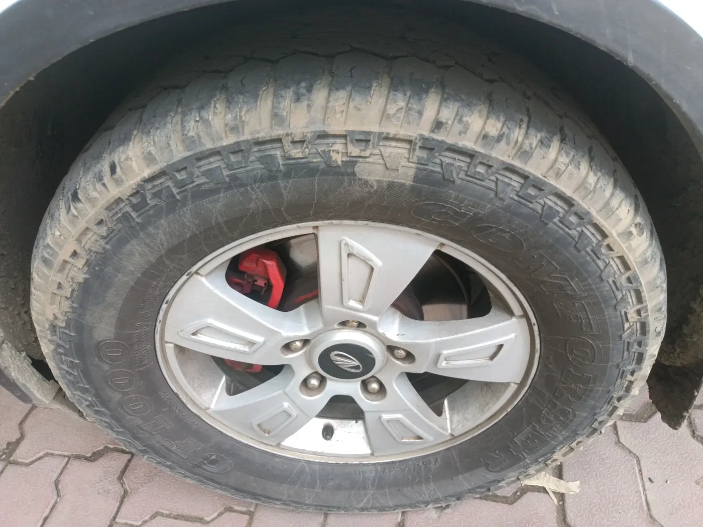 2014 Mahindra XUV500 W8, Diesel, Manual, 1,35,026 km, tyre