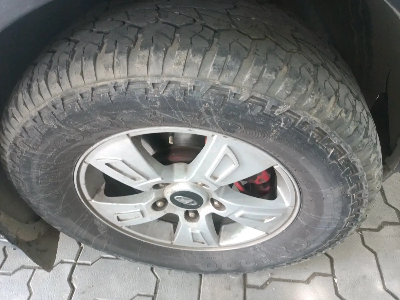 2014 Mahindra XUV500 W8, Diesel, Manual, 1,35,026 km, tyre