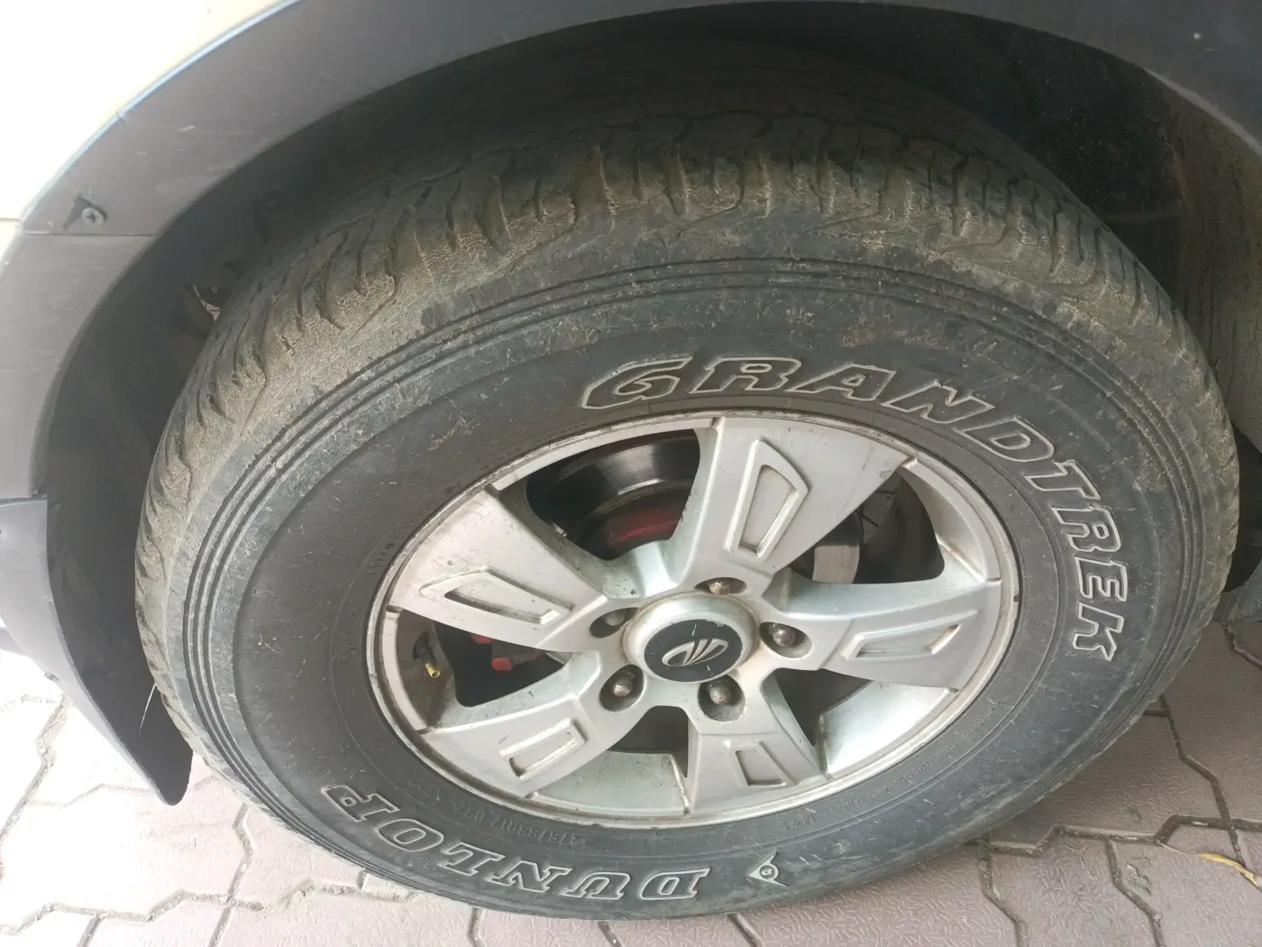 2014 Mahindra XUV500 W8, Diesel, Manual, 1,35,026 km, tyre