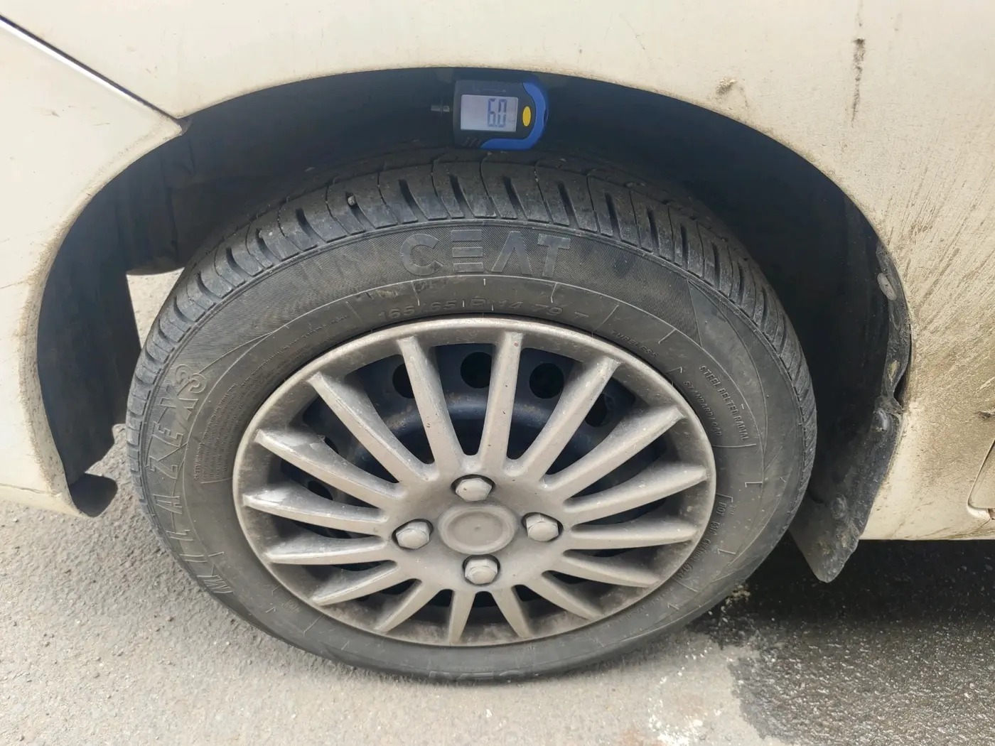 2012 Maruti Wagon R 1.0 LXI, CNG, Manual, 89,213 km, tyre