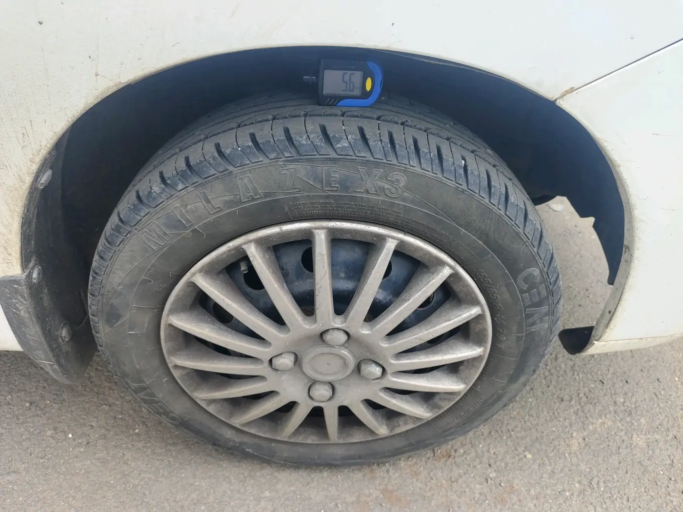 2012 Maruti Wagon R 1.0 LXI, CNG, Manual, 89,213 km, tyre