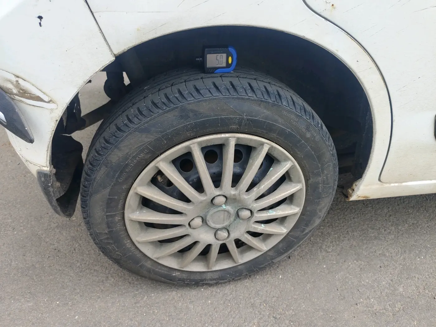 2012 Maruti Wagon R 1.0 LXI, CNG, Manual, 89,213 km, tyre