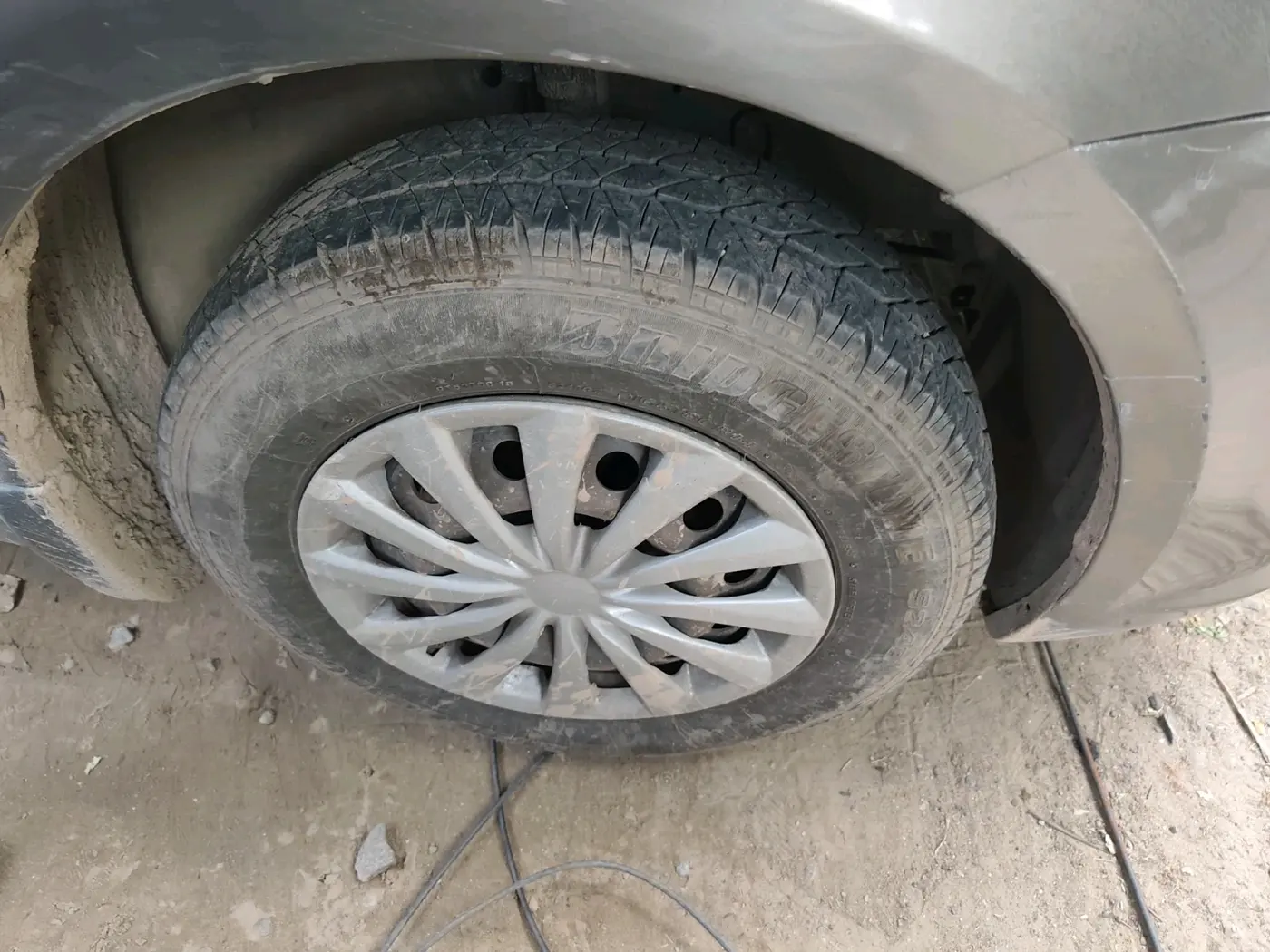 2016 Maruti Swift Dzire VXI, CNG, Manual, 1,69,456 km, tyre