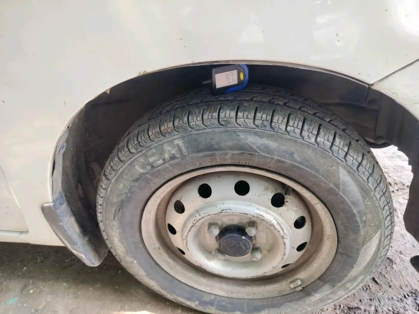 2011 Maruti Wagon R 1.0 LXI CNG, CNG, Manual, 1,21,825 km, tyre