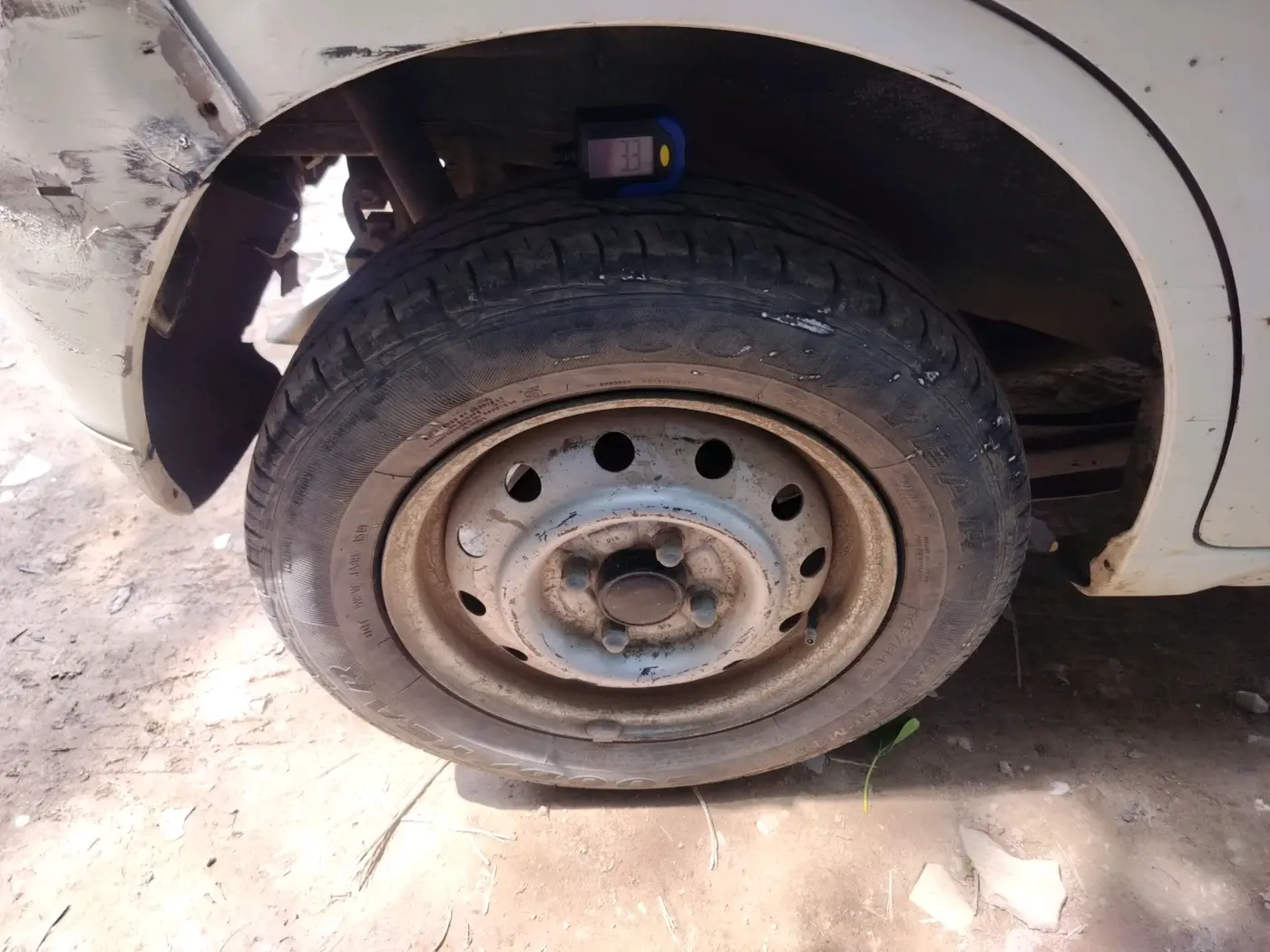 2011 Maruti Wagon R 1.0 LXI CNG, CNG, Manual, 1,21,825 km, tyre