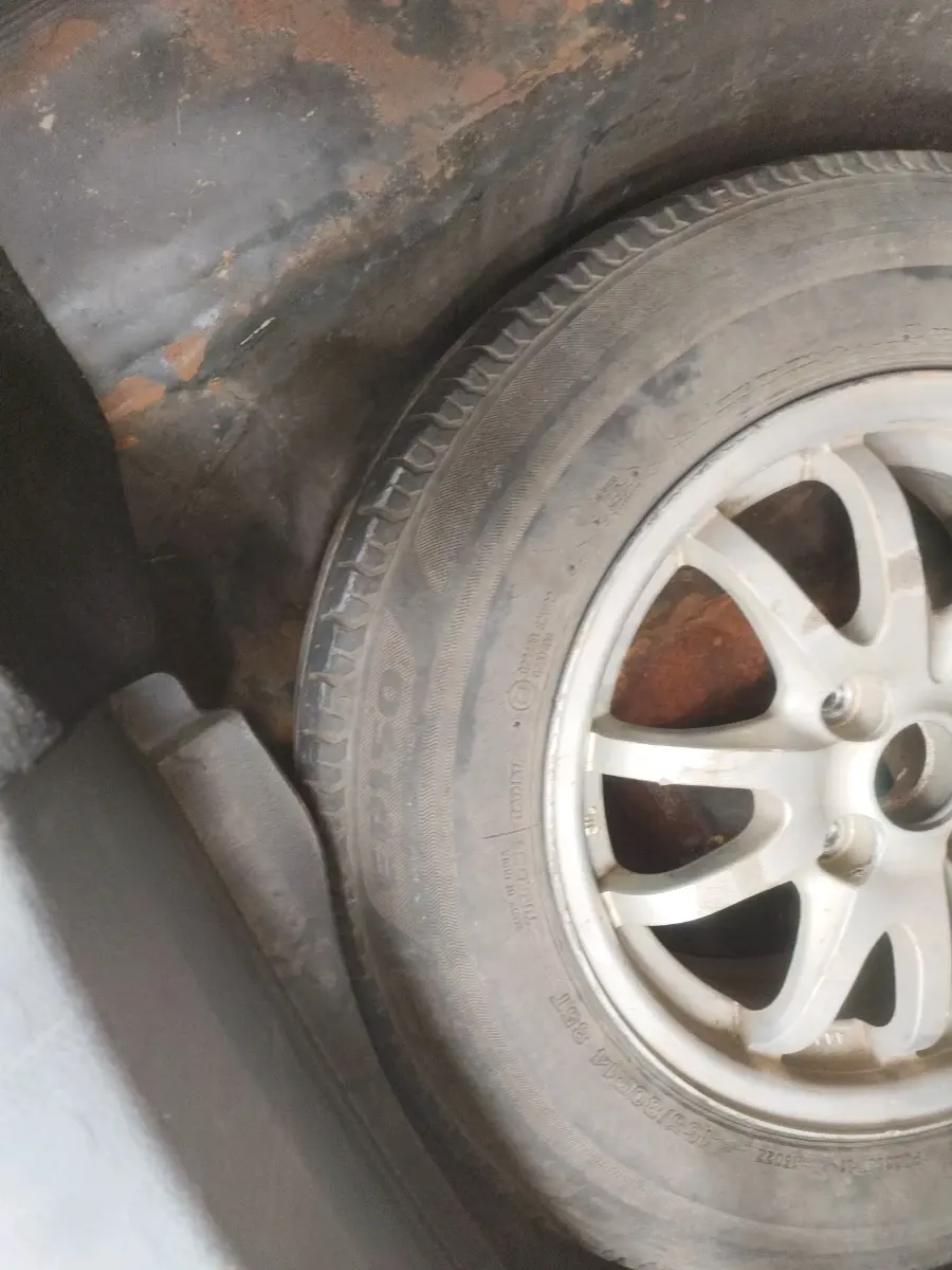 2014 Maruti Swift Dzire VXI, Petrol, Manual, 1,16,247 km, tyre