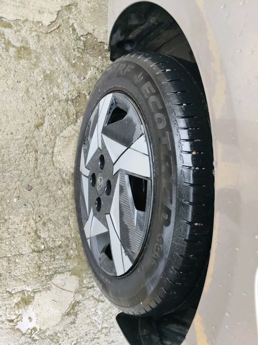2025 Tata ALTROZ Creative CNG 5MT, CNG, Manual, 9,765 km, tyre