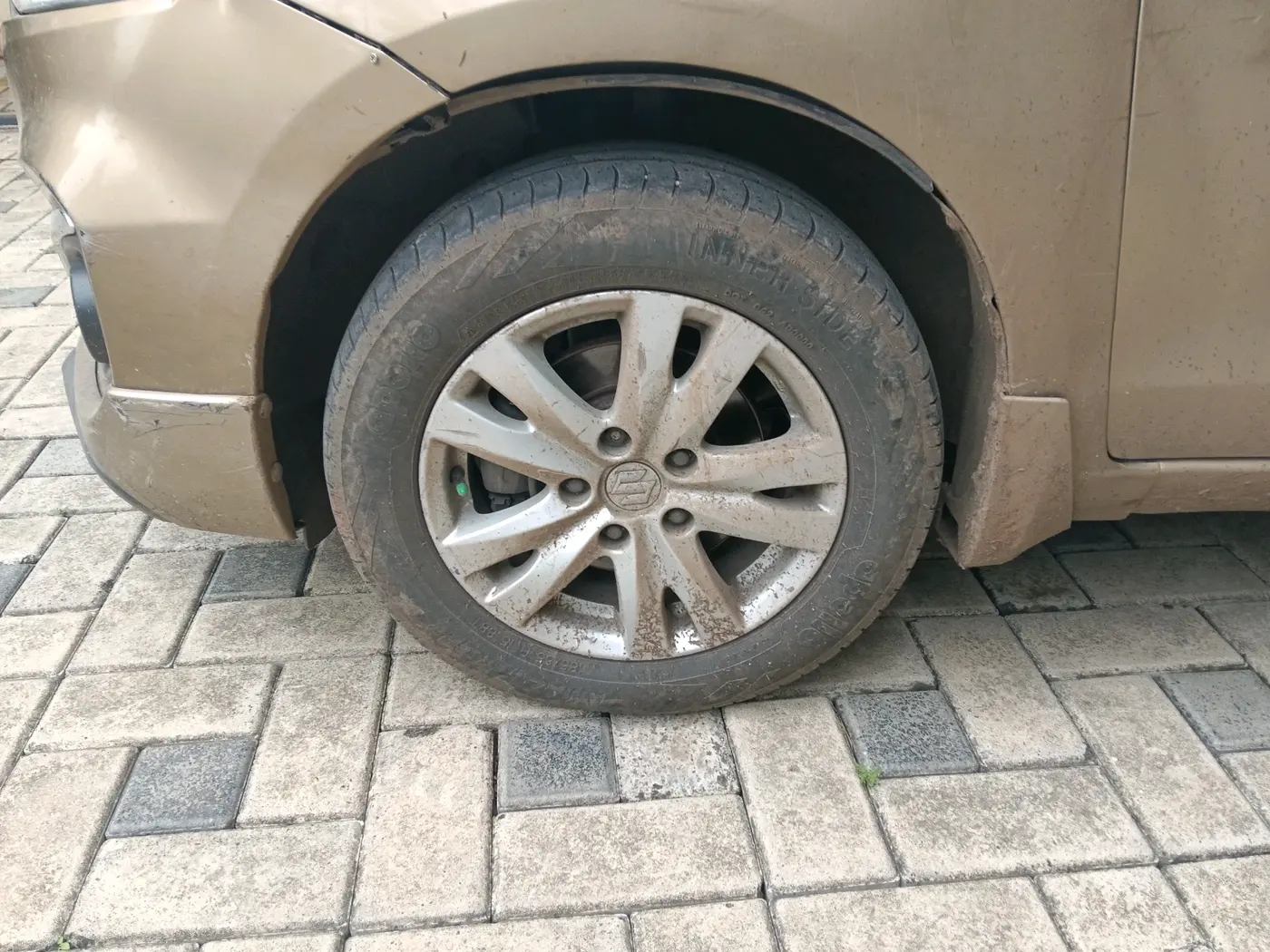 2016 Maruti Ertiga ZDI + SHVS, Diesel, Manual, 2,10,581 km, tyre