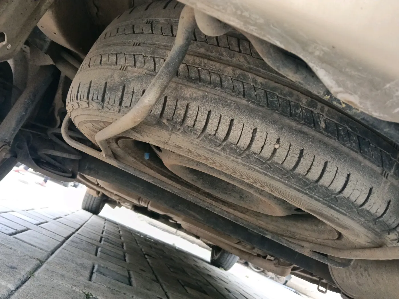 2016 Maruti Ertiga ZDI + SHVS, Diesel, Manual, 2,10,581 km, tyre