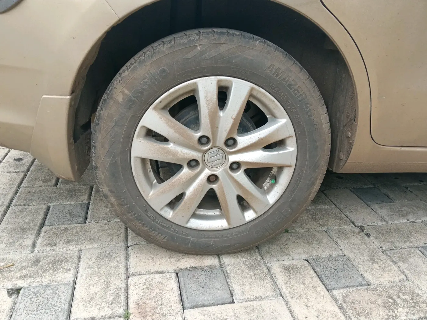 2016 Maruti Ertiga ZDI + SHVS, Diesel, Manual, 2,10,581 km, tyre