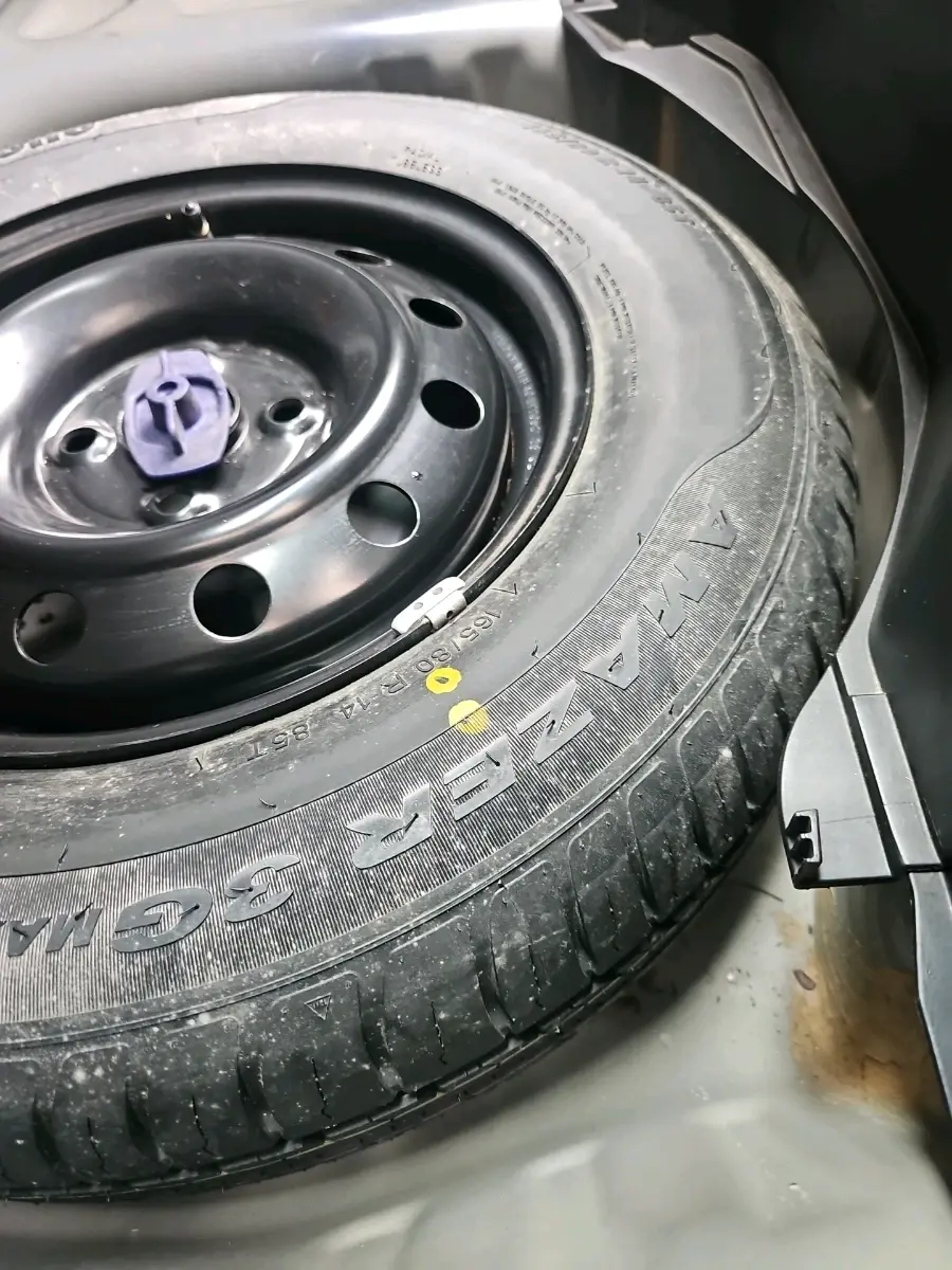 2018 Maruti Swift VXI AMT, Petrol, Automatic, 10,646 km, tyre