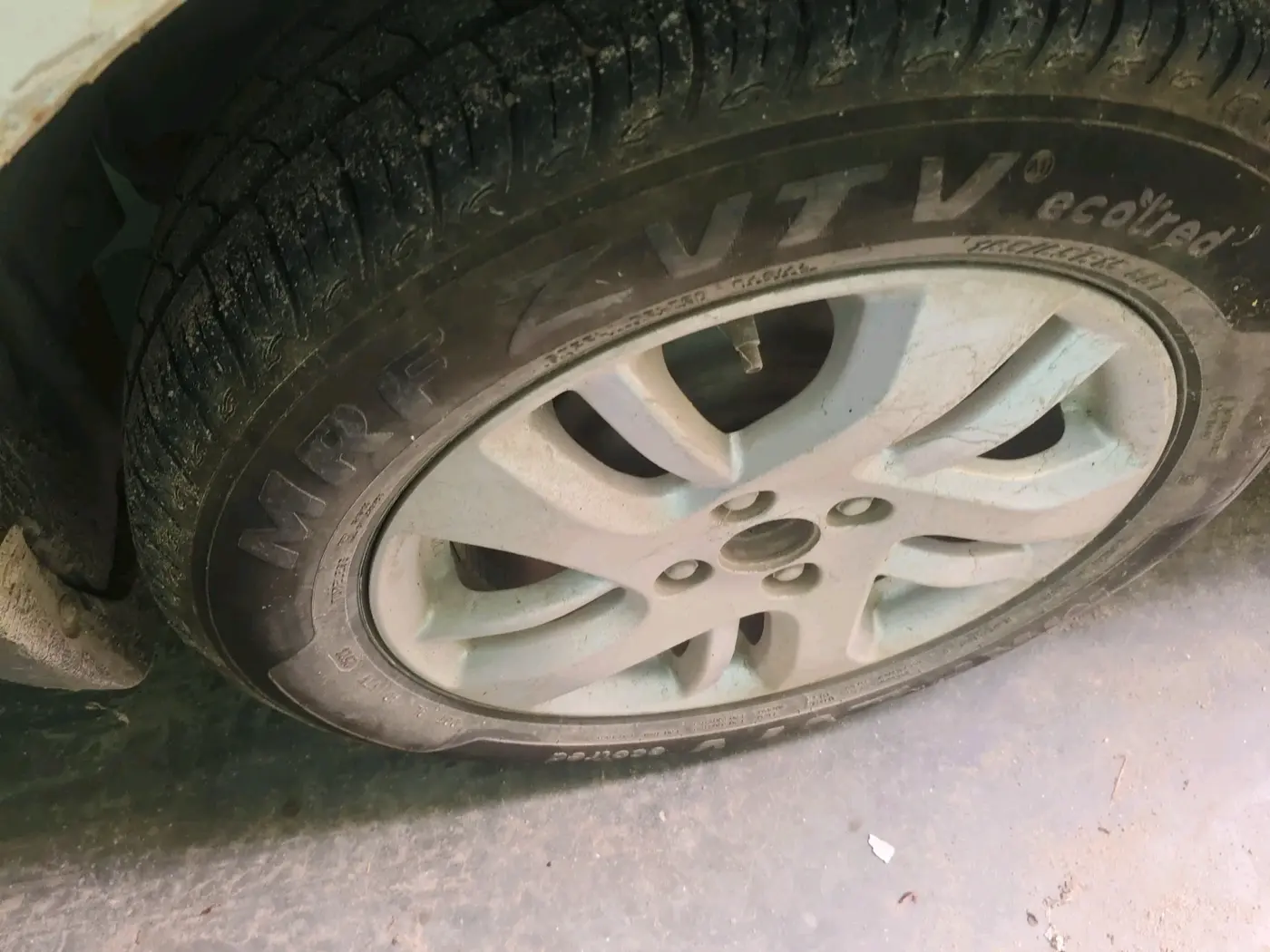 2012 Maruti Swift Dzire ZXI, Petrol, Manual, 1,19,824 km, tyre