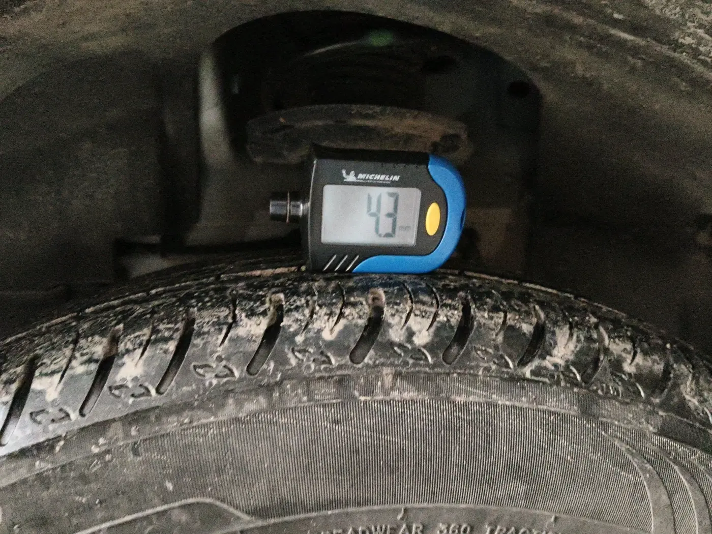 2025 Tata NEXON Smart Plus 1.2 Revotron 6 AMT, Petrol, Automatic, 17,539 km, tyre