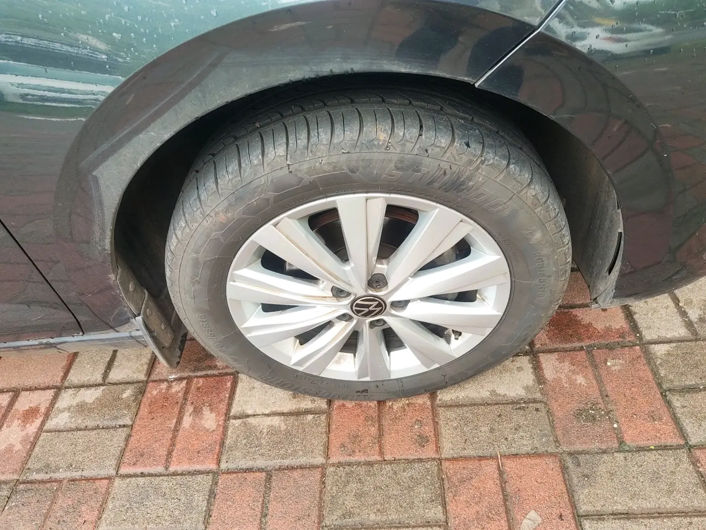 2023 Volkswagen VIRTUS HIGHLINE TSI 1.0 MT, Petrol, Manual, 42,775 km, tyre