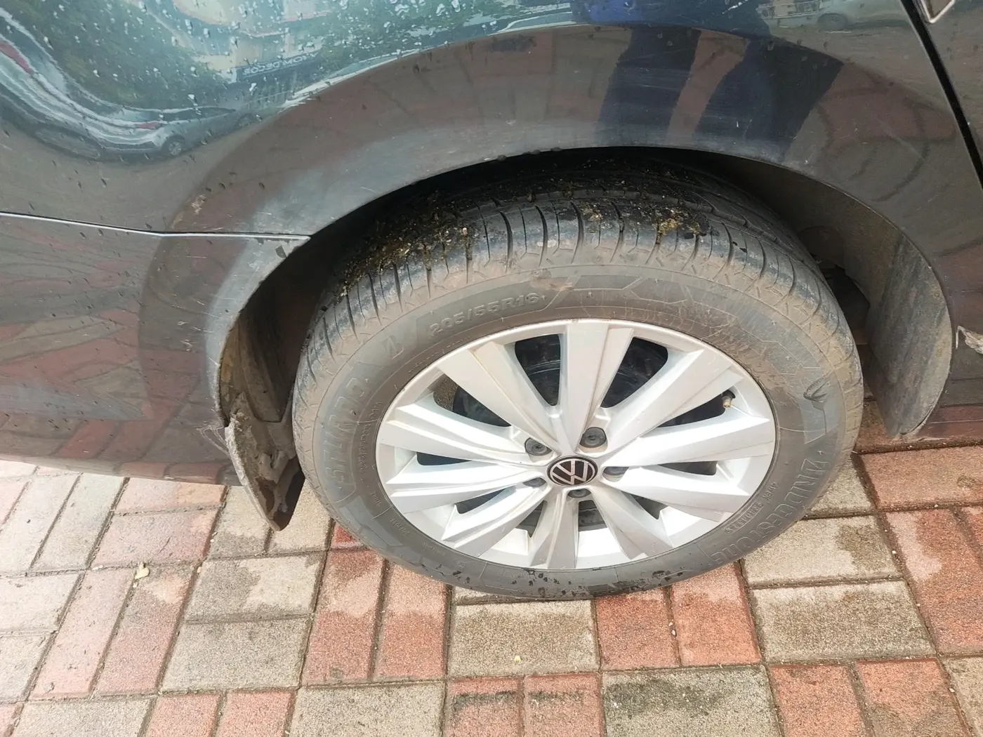 2023 Volkswagen VIRTUS HIGHLINE TSI 1.0 MT, Petrol, Manual, 42,775 km, tyre