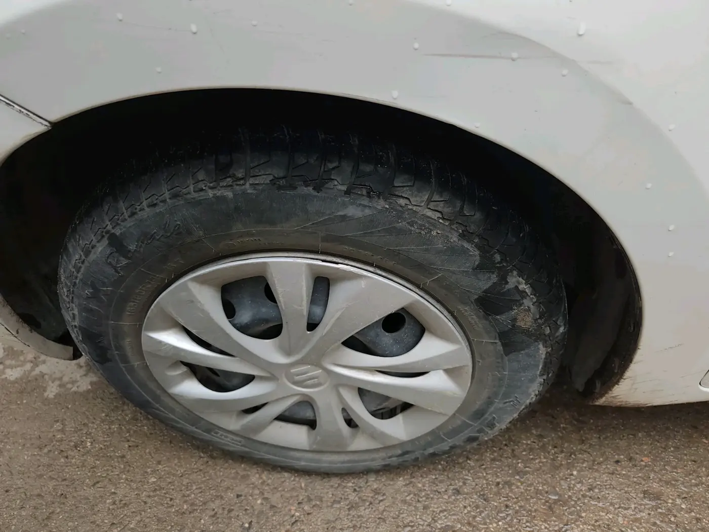 2023 Maruti Swift VXI, Petrol, Manual, 42,664 km, tyre