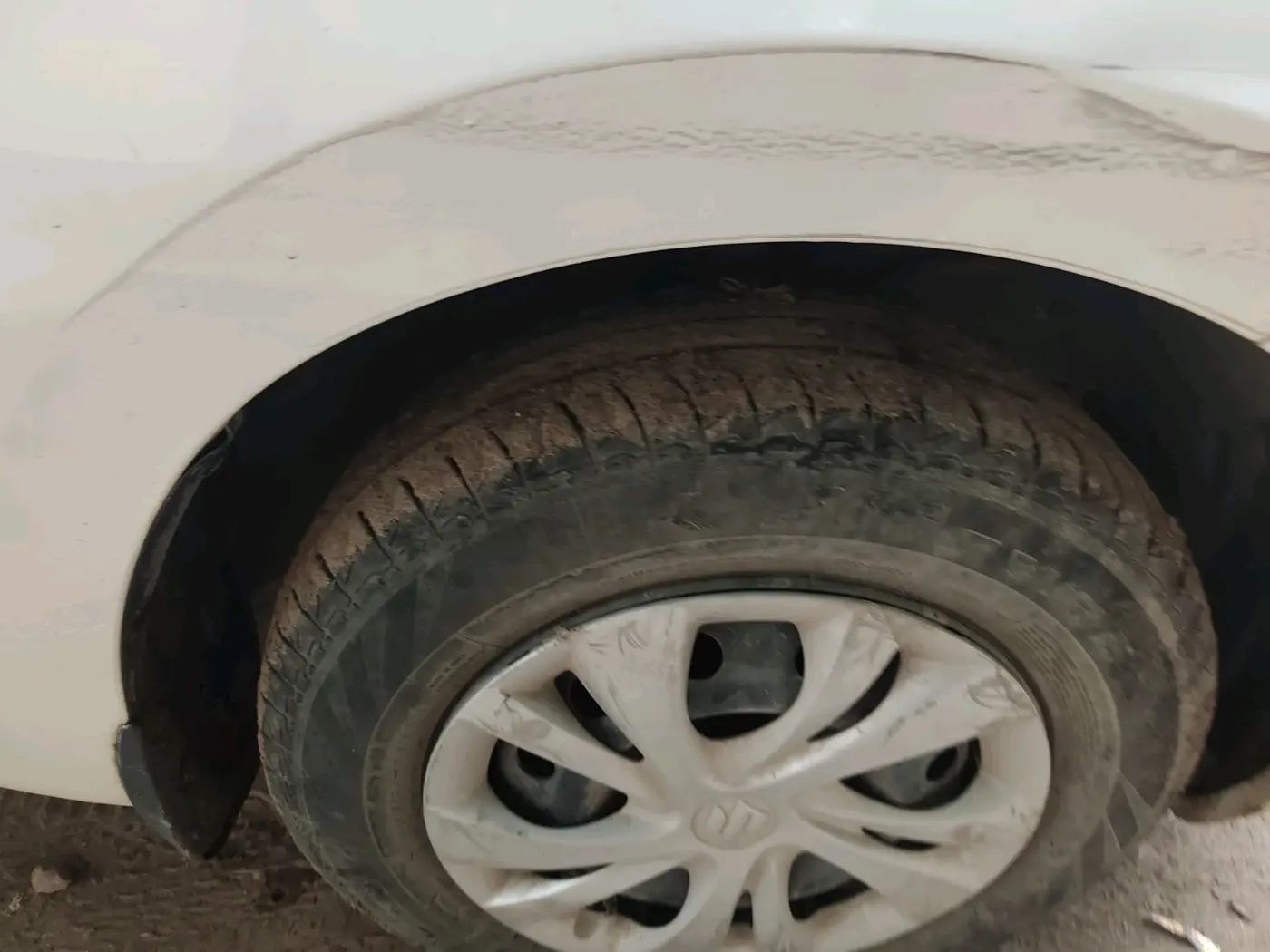2023 Maruti Swift VXI, Petrol, Manual, 42,664 km, tyre