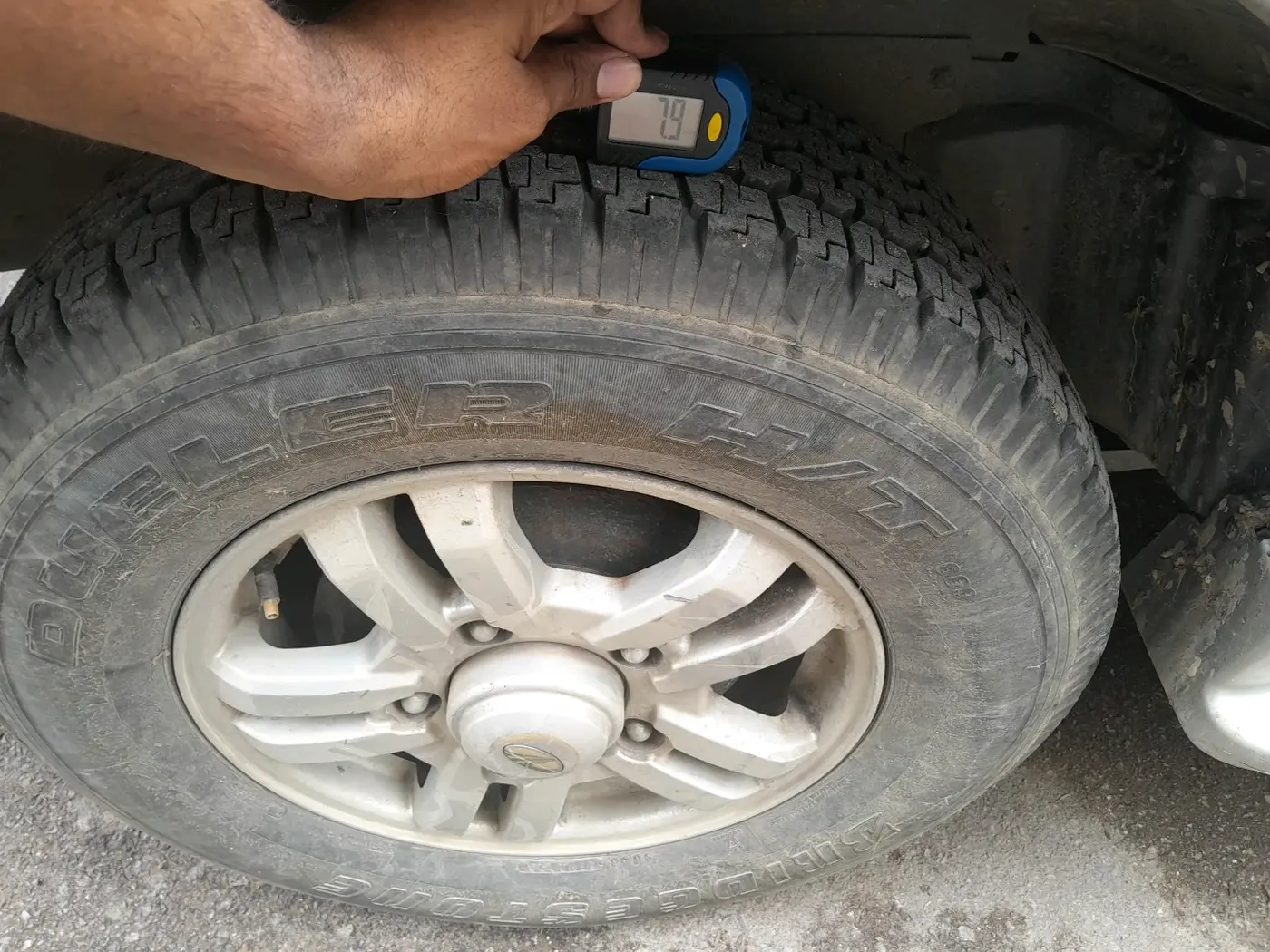 2013 Mahindra Scorpio VLX 2WD BS-III, Diesel, Manual, 1,29,420 km, tyre