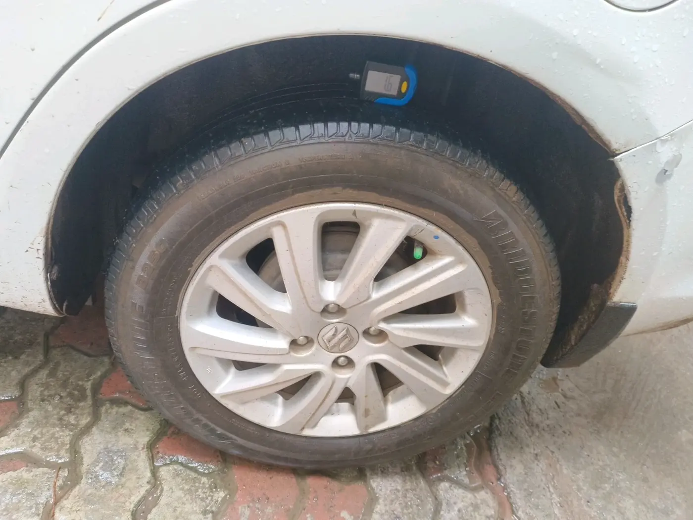 2016 Maruti Swift Dzire ZXI, CNG, Manual, 1,01,874 km, tyre