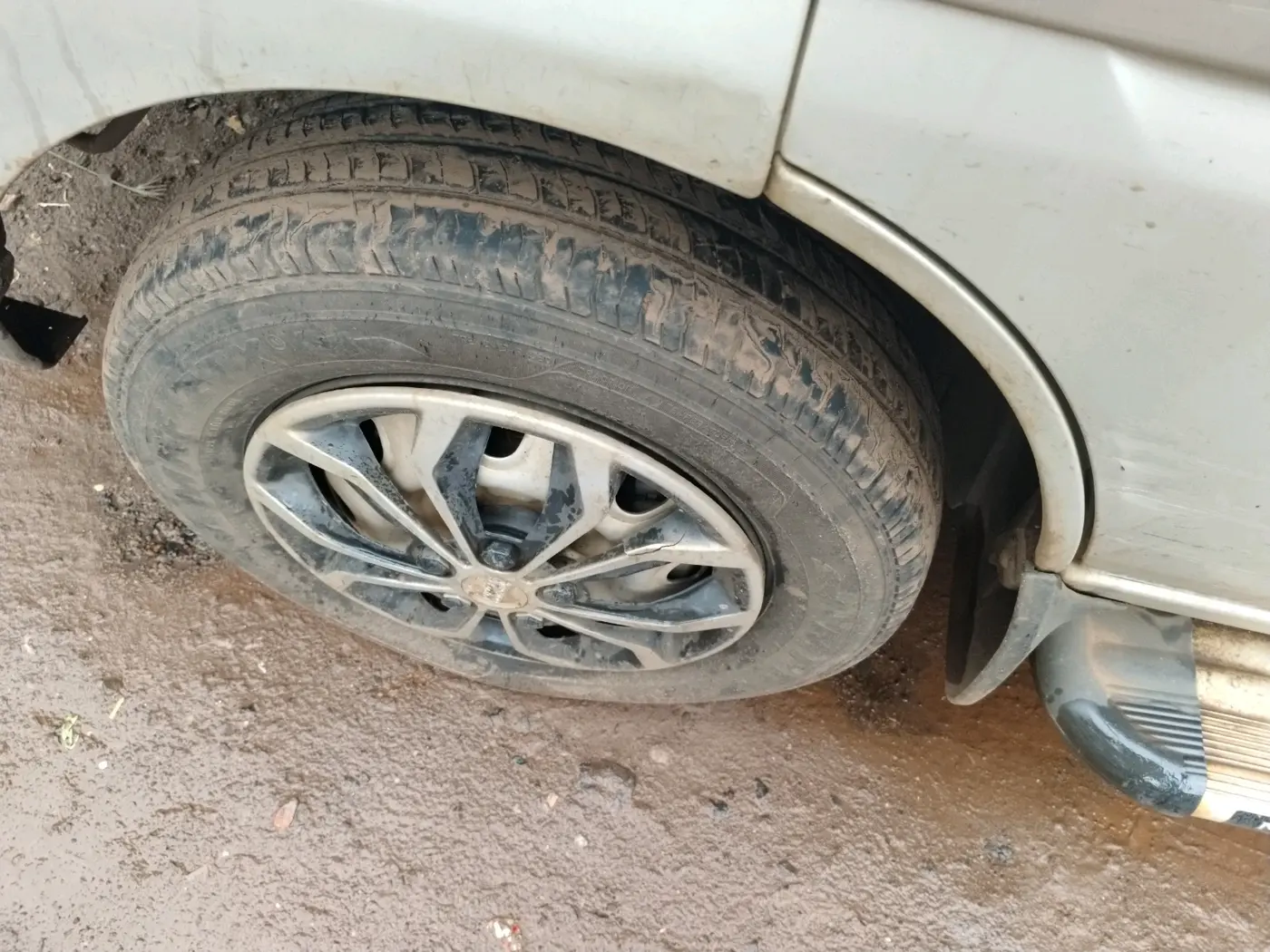 2019 Maruti Eeco 7 STR, Petrol, Manual, 56,670 km, tyre