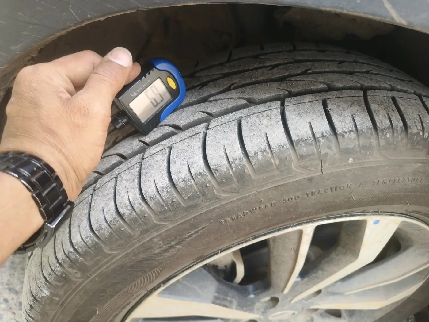 2019 Mahindra XUV300 W8 (O) 1.2 PETROL, Petrol, Manual, 1,26,424 km, tyre