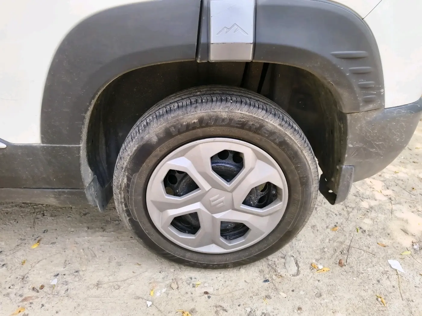 2025 Maruti BREZZA VXI S-CNG, CNG, Manual, 39,754 km, tyre