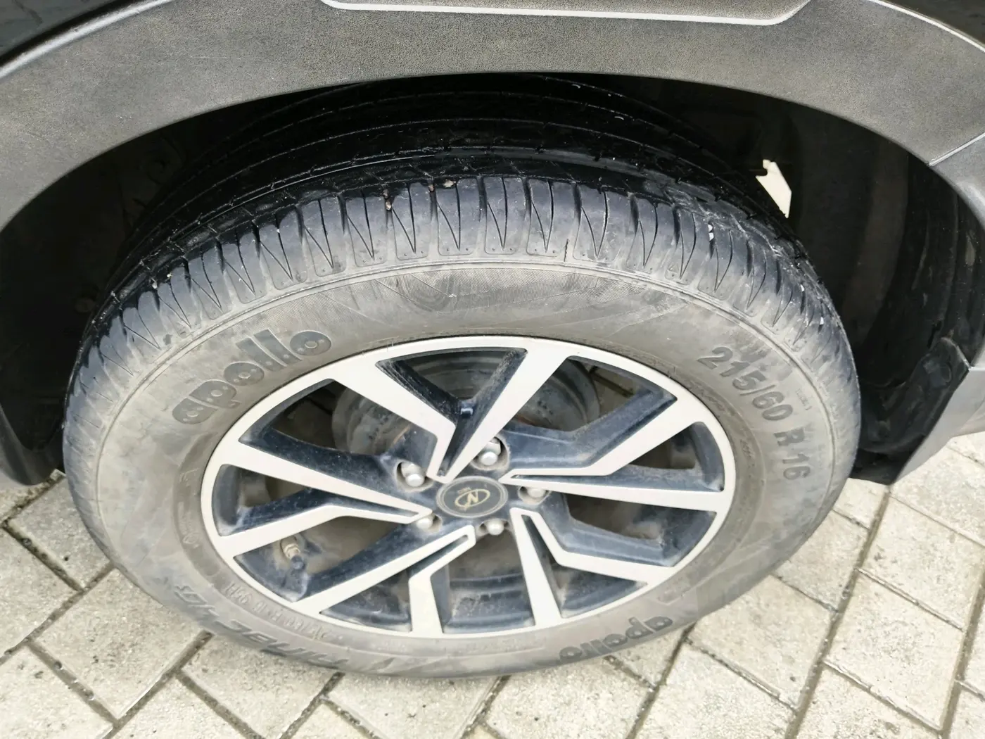 2023 Hyundai VENUE SX 1.2 PETROL, Petrol, Manual, 23,705 km, tyre