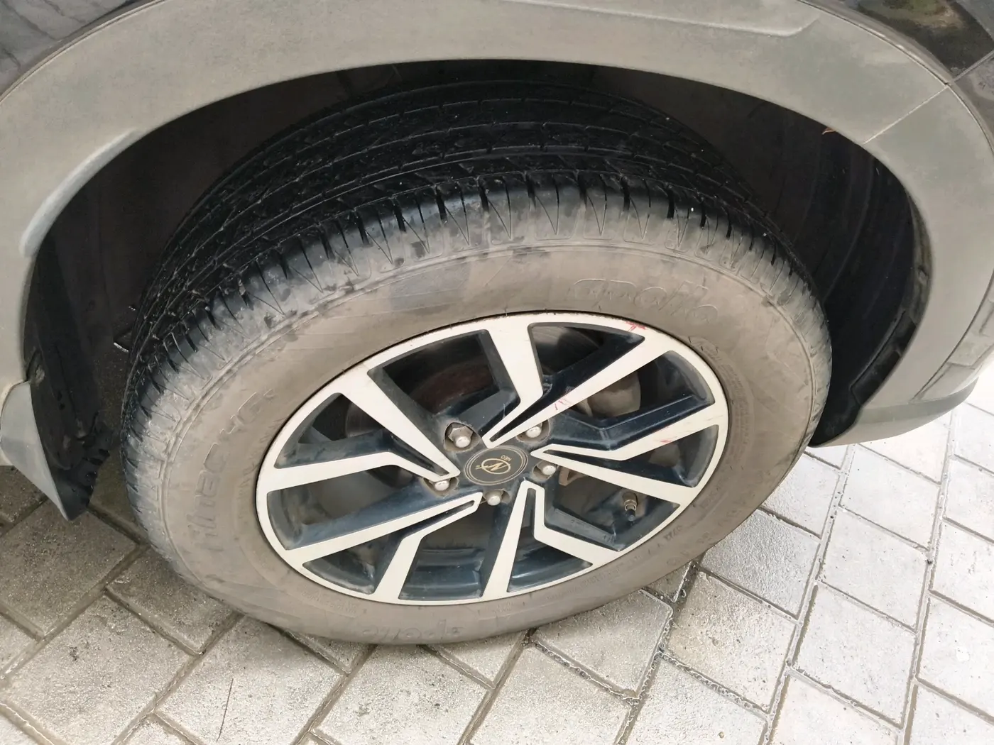 2023 Hyundai VENUE SX 1.2 PETROL, Petrol, Manual, 23,705 km, tyre