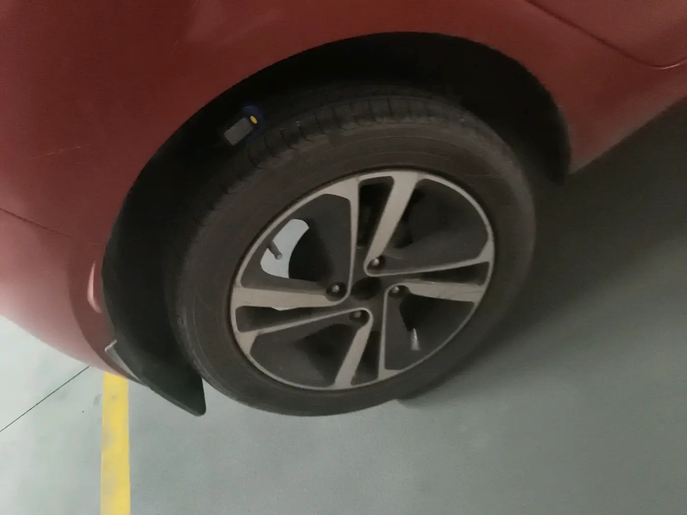 2020 Tata ALTROZ XZ PETROL, Petrol, Manual, 98,665 km, tyre
