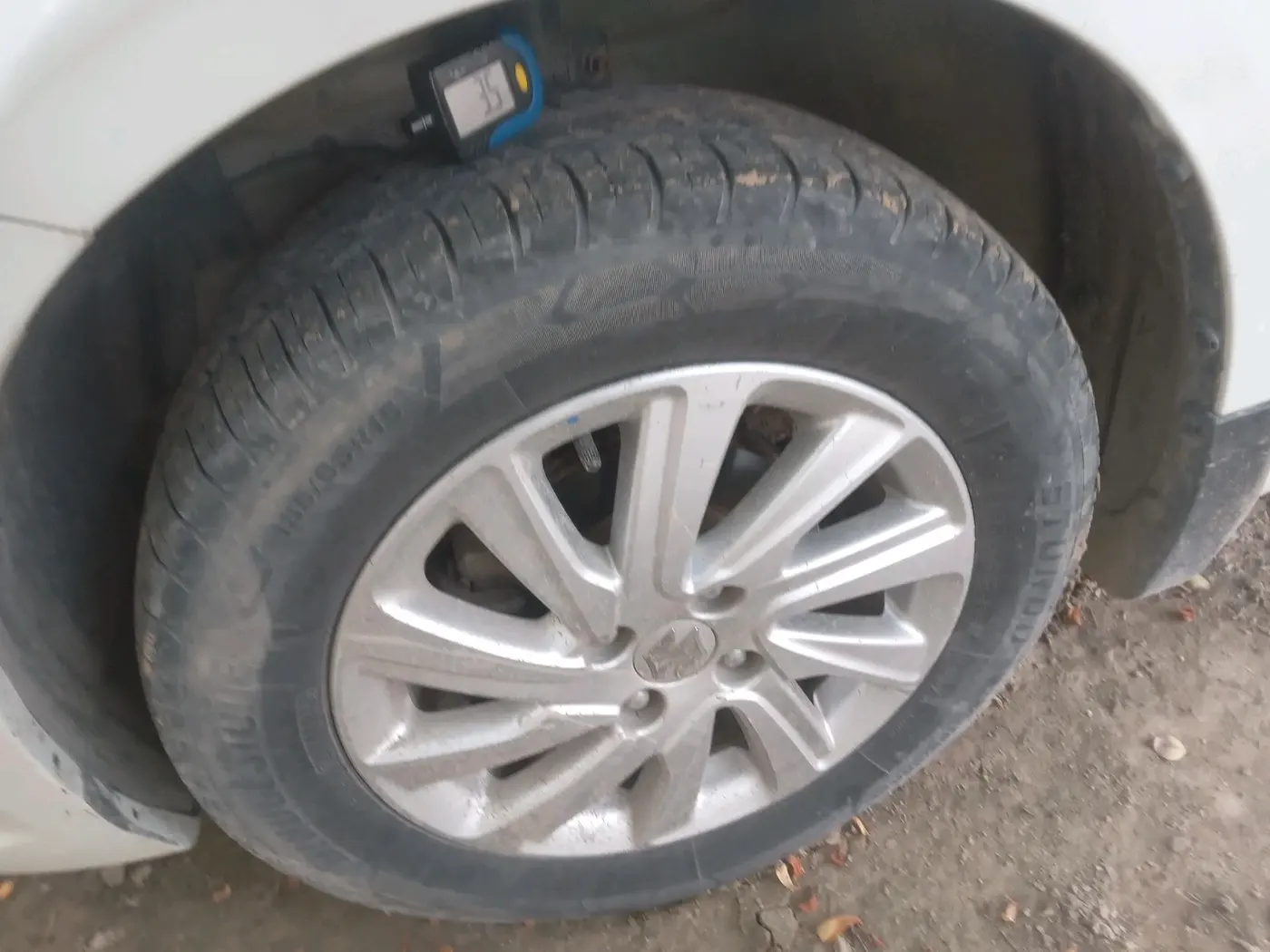 2016 Maruti Swift Dzire ZDI AMT, Diesel, Automatic, 1,33,568 km, tyre