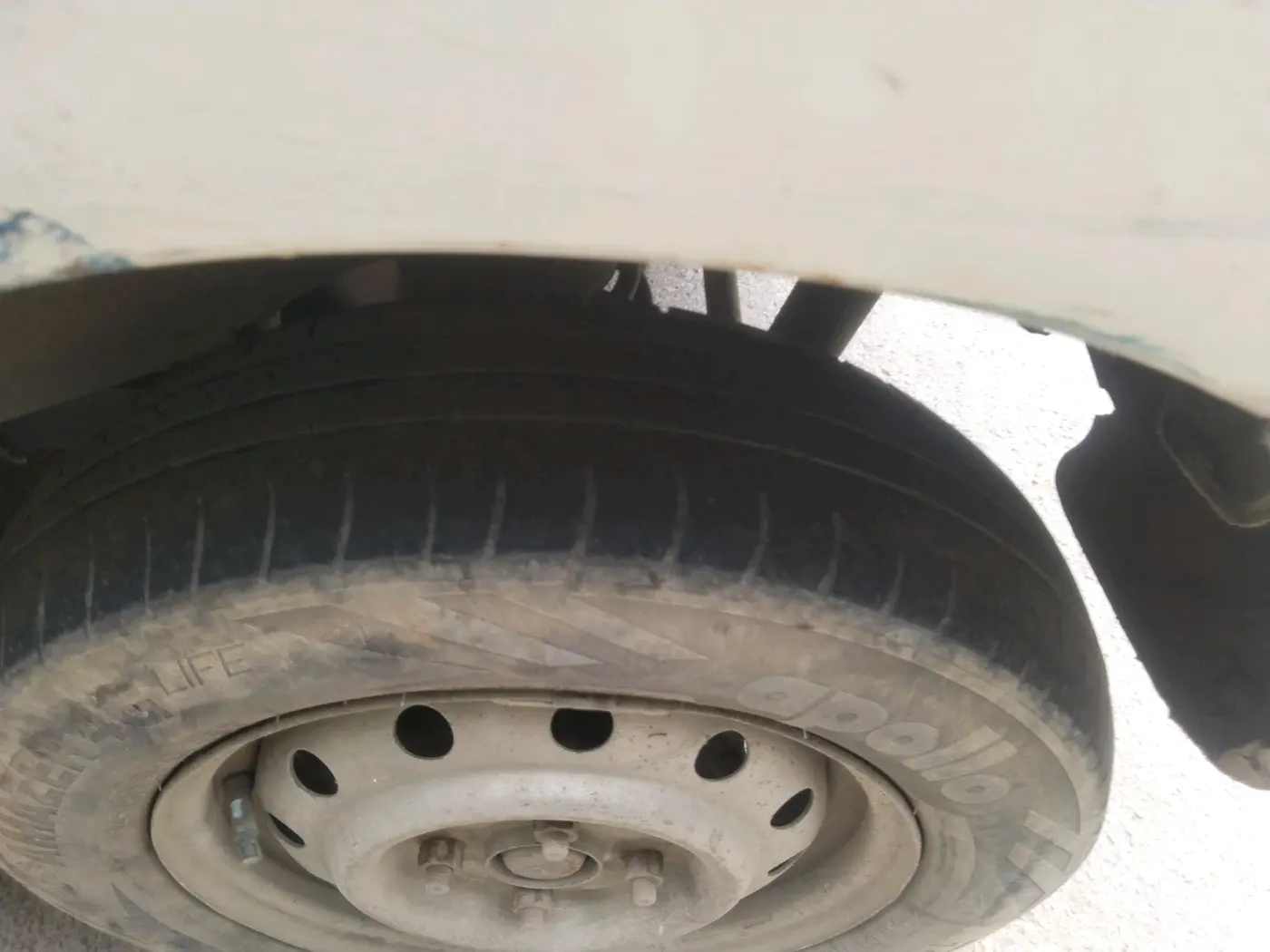 2013 Maruti Wagon R 1.0 LXI CNG, CNG, Manual, 2,18,340 km, tyre