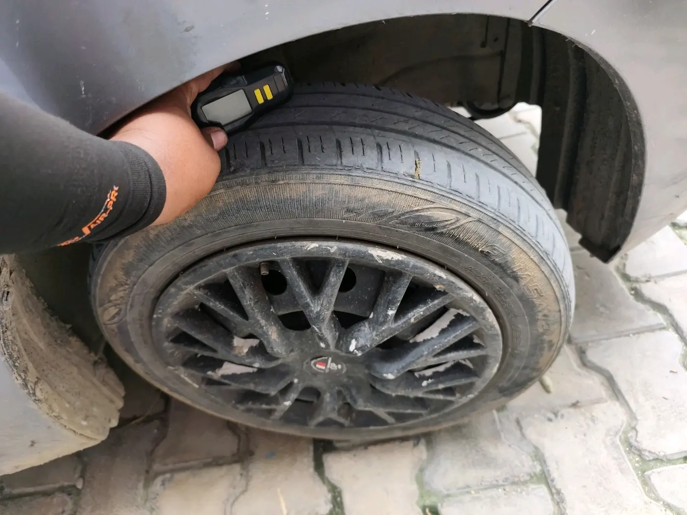2017 Maruti Wagon R 1.0 VXI, CNG, Manual, 1,12,112 km, tyre