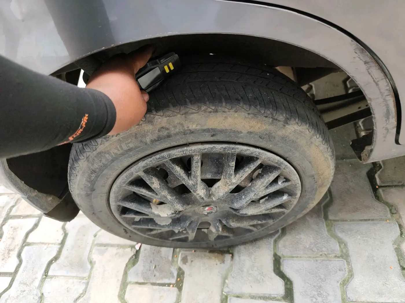 2017 Maruti Wagon R 1.0 VXI, CNG, Manual, 1,12,112 km, tyre