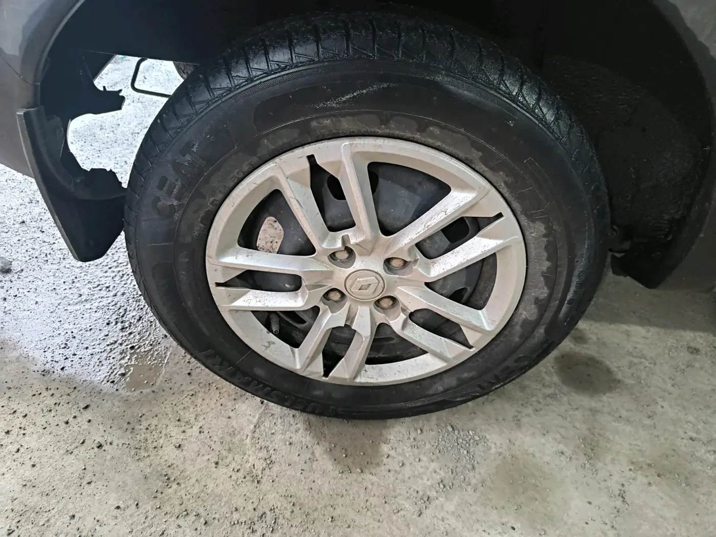 2020 Renault TRIBER RXL MT, Petrol, Manual, 27,200 km, tyre