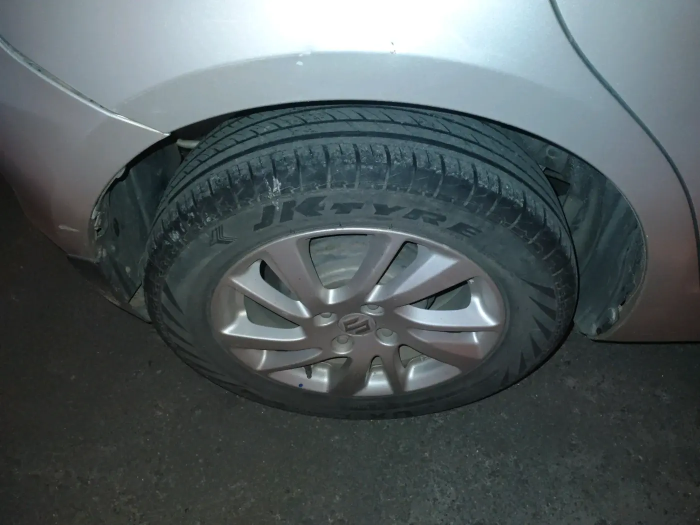 2014 Maruti Swift ZXI, Petrol, Manual, 76,860 km, tyre