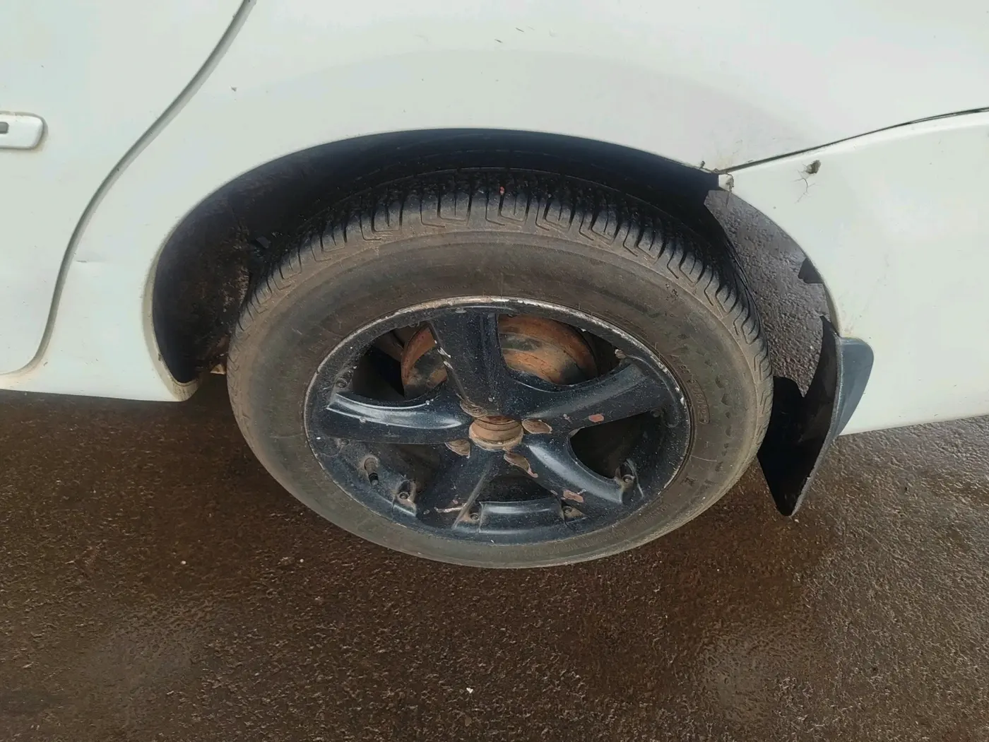 2013 Toyota Etios G, Petrol, Manual, 1,35,475 km, tyre