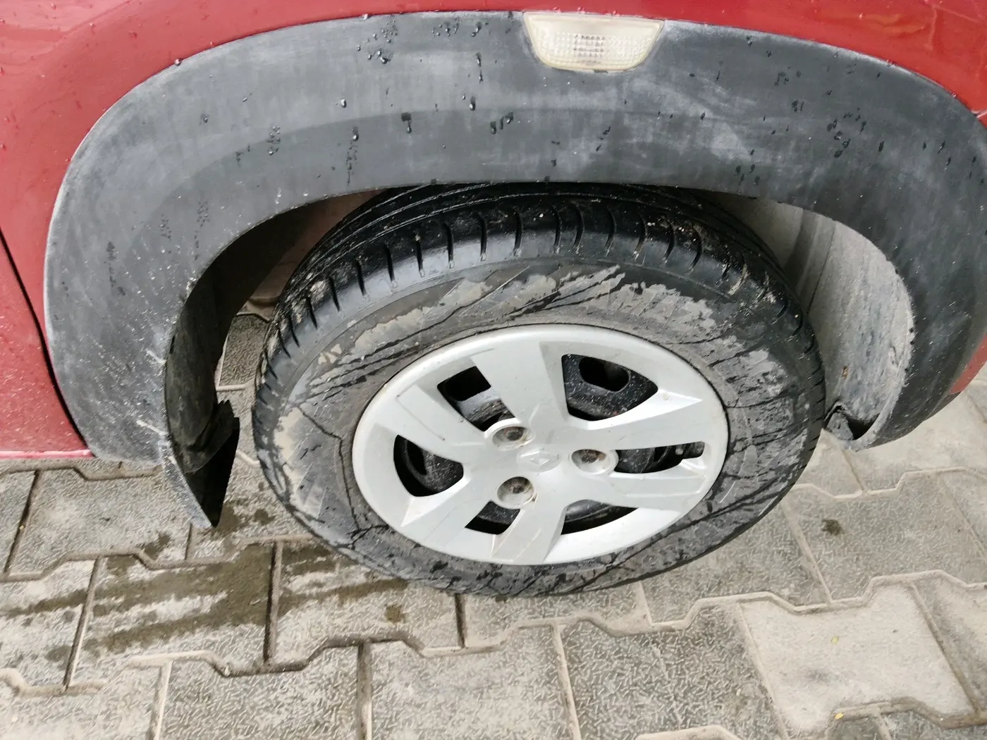 2018 Renault Kwid RXT 1.0 AMT (O), Petrol, Automatic, 79,914 km, tyre