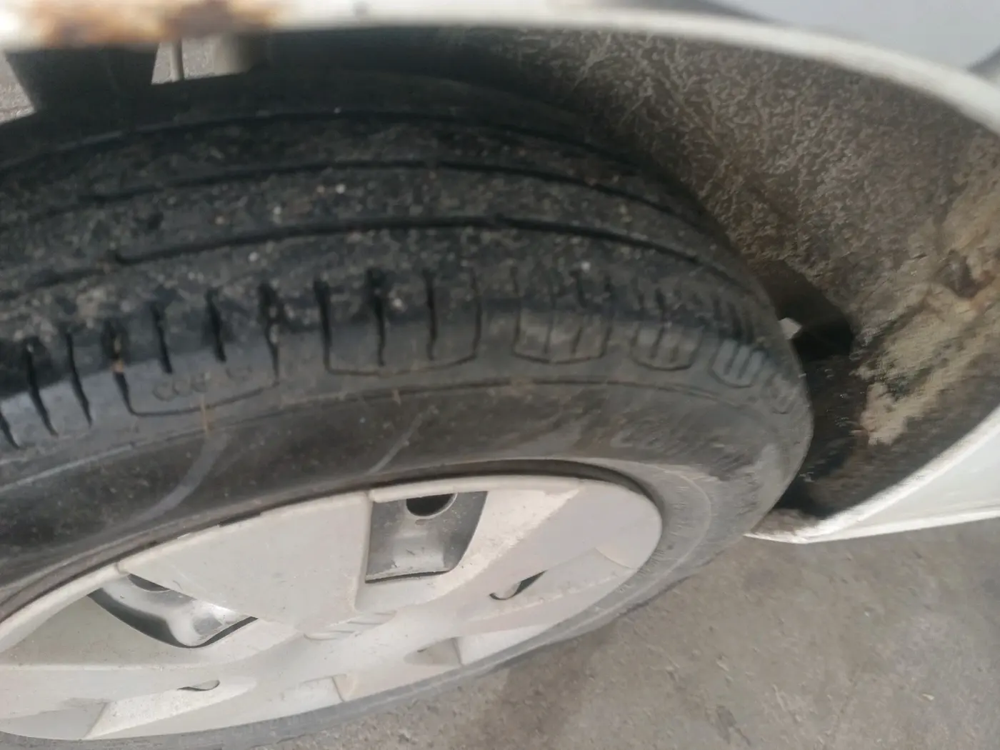 2017 Maruti Wagon R 1.0 LXI, Petrol, Manual, 77,621 km, tyre