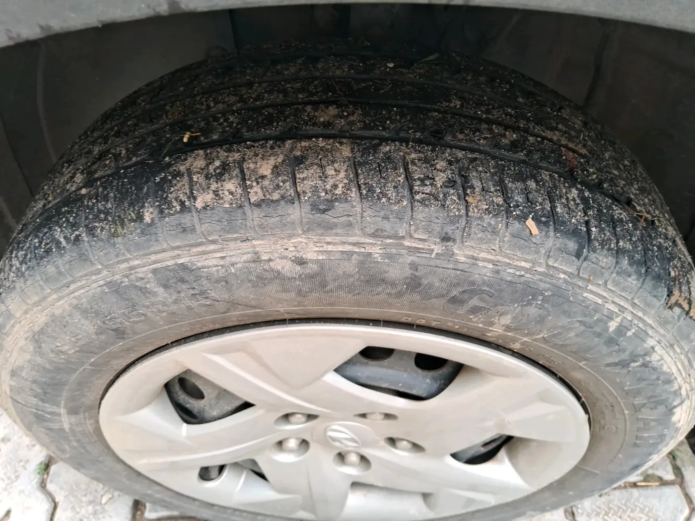 2019 Hyundai VENUE S 1.2, Petrol, Manual, 33,680 km, tyre