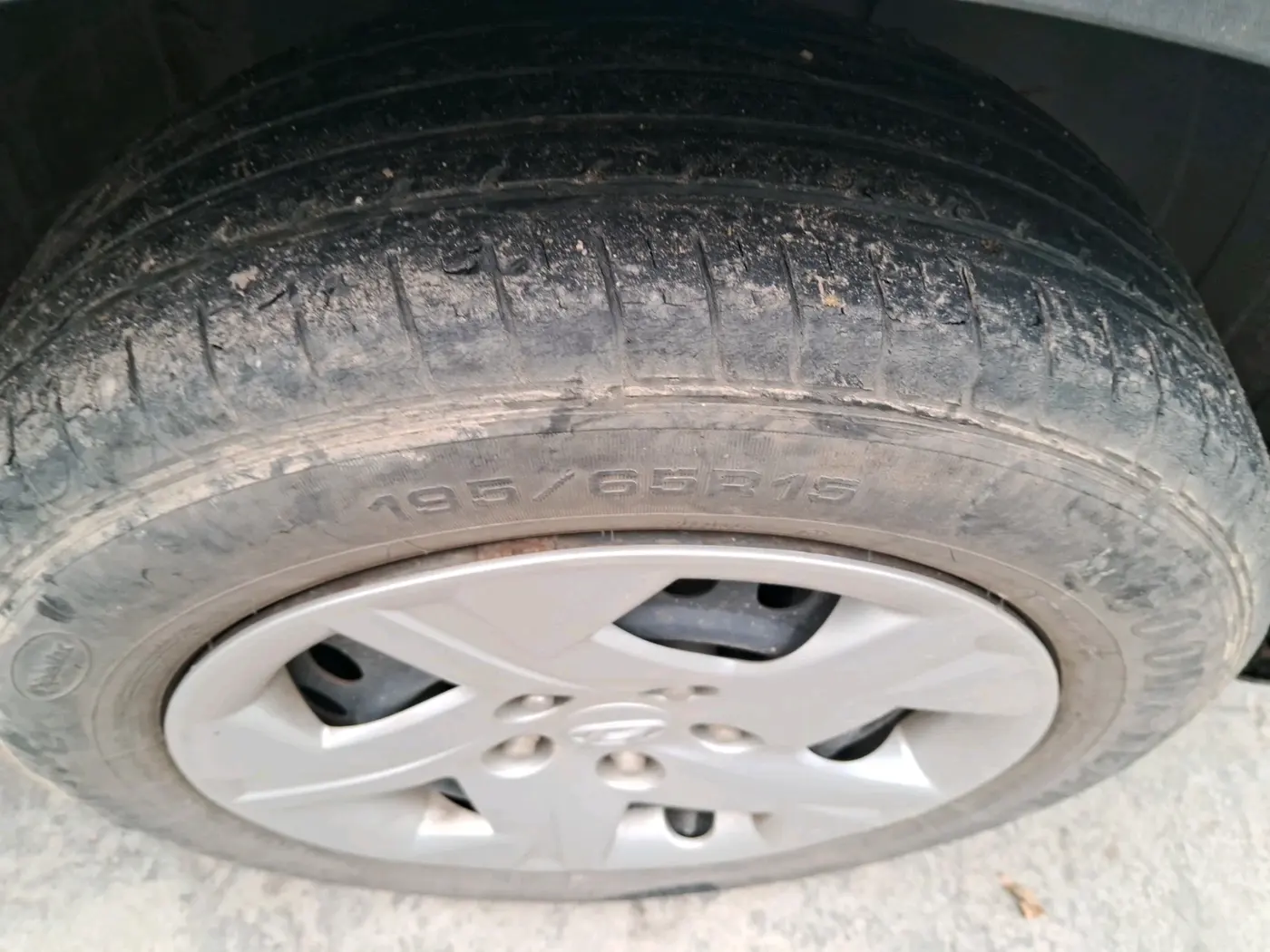 2019 Hyundai VENUE S 1.2, Petrol, Manual, 33,680 km, tyre