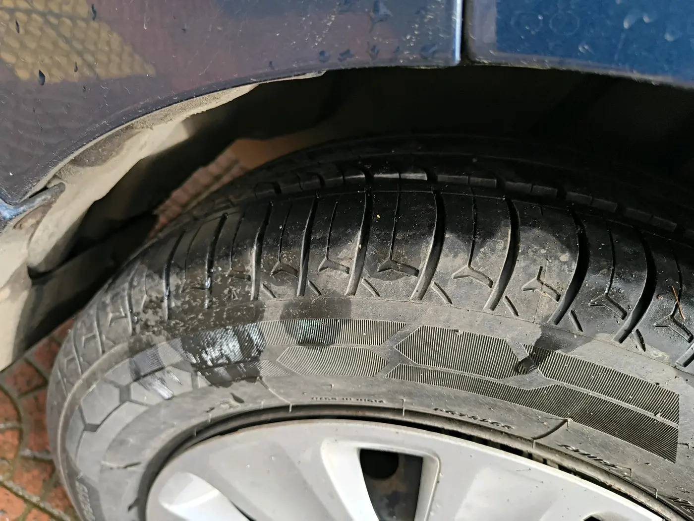 2016 Maruti Ertiga VXI, Petrol, Manual, 49,243 km, tyre