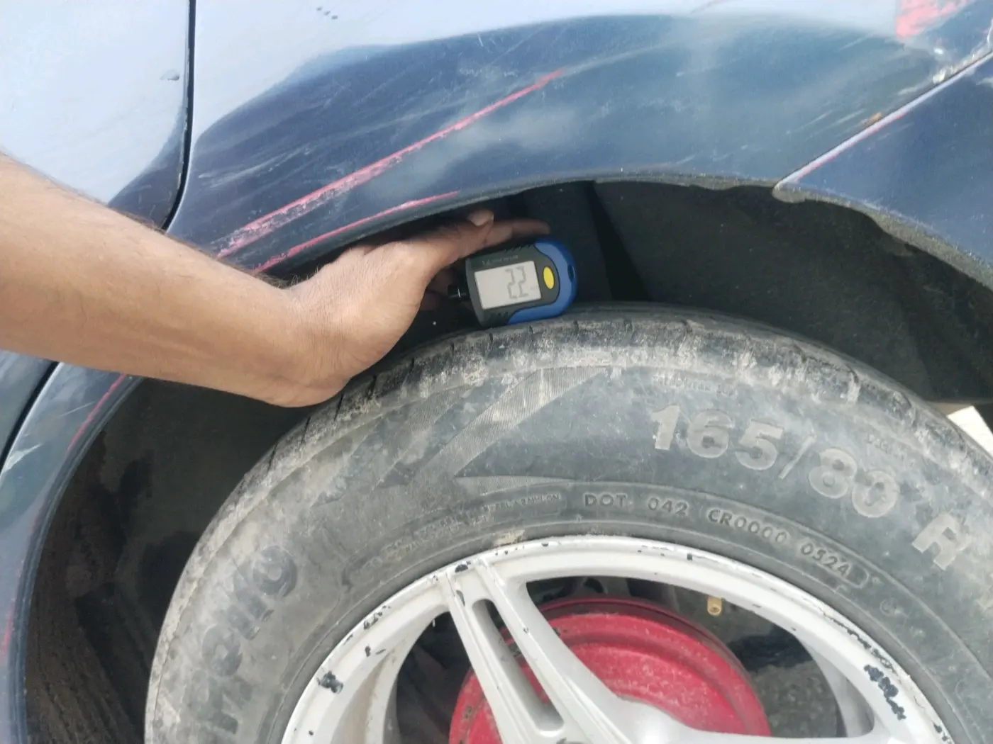 2017 Maruti Dzire VXI AMT, CNG, Automatic, 1,13,711 km, tyre