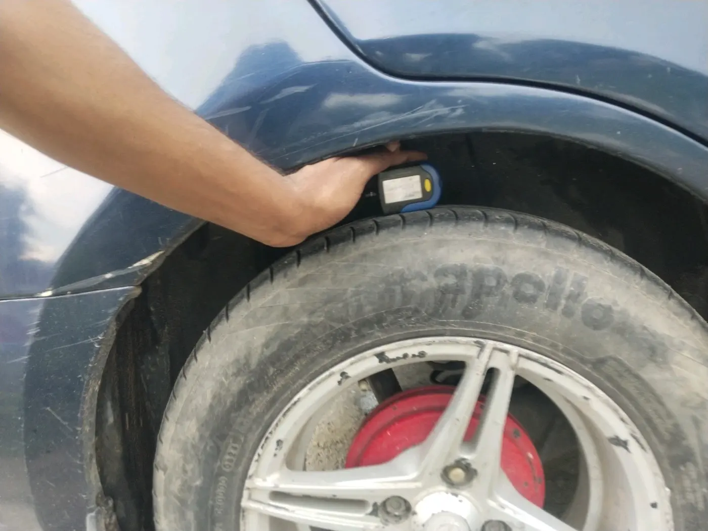 2017 Maruti Dzire VXI AMT, CNG, Automatic, 1,13,711 km, tyre