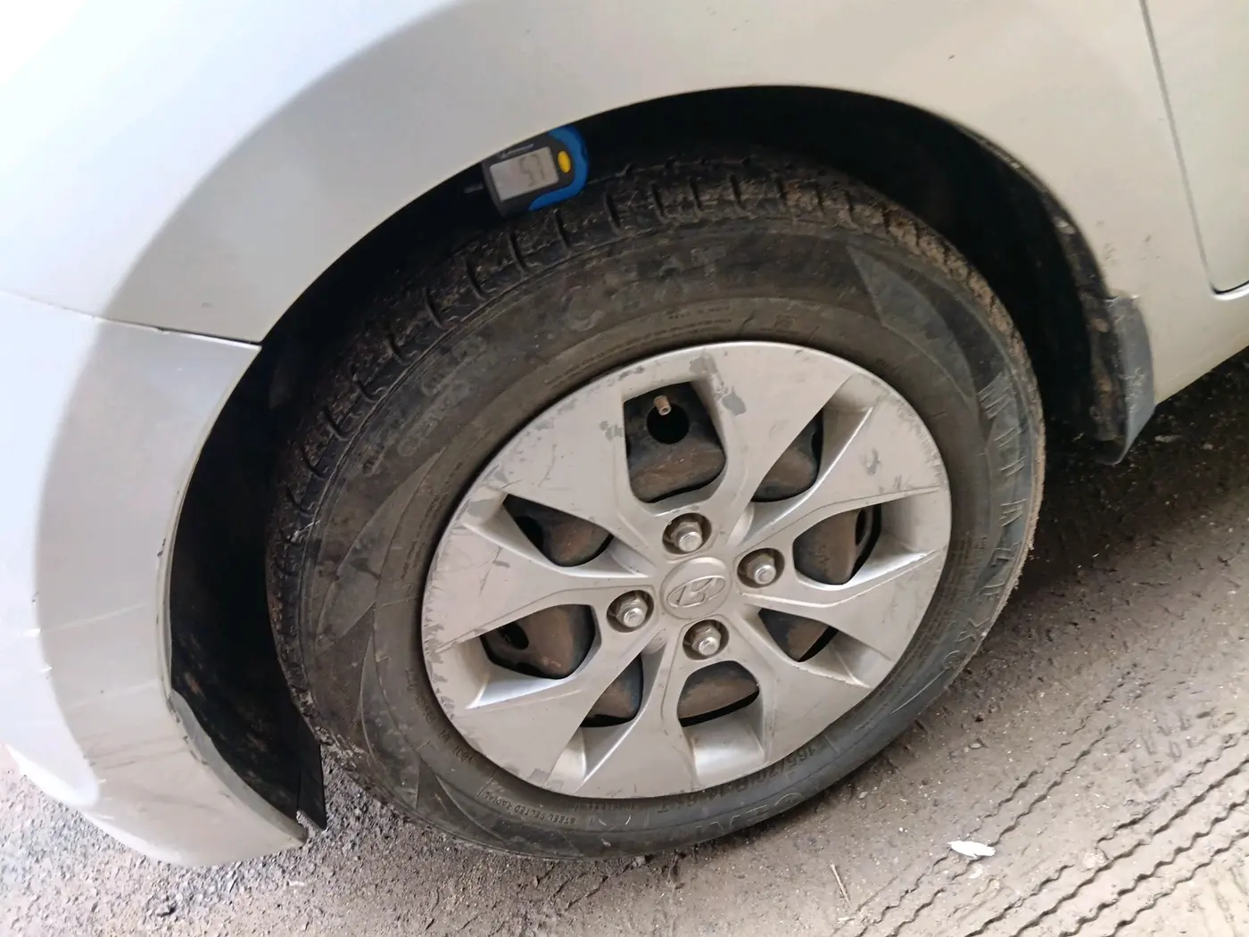 2014 Hyundai Xcent S 1.2, Petrol, Manual, 2,60,000 km, tyre