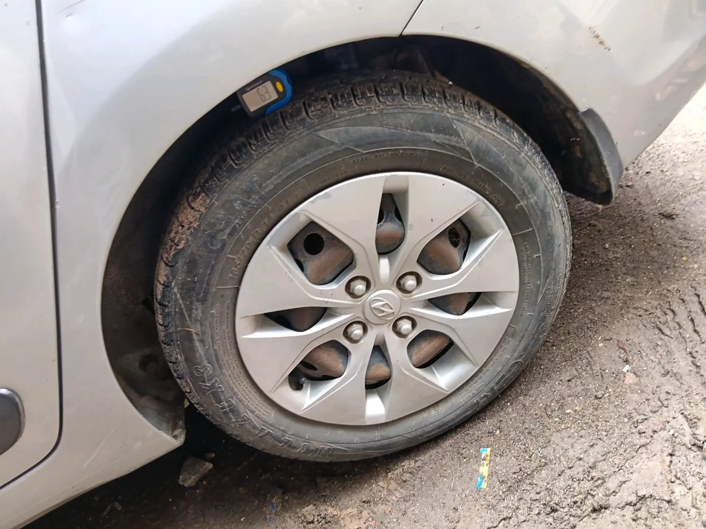 2014 Hyundai Xcent S 1.2, Petrol, Manual, 2,60,000 km, tyre