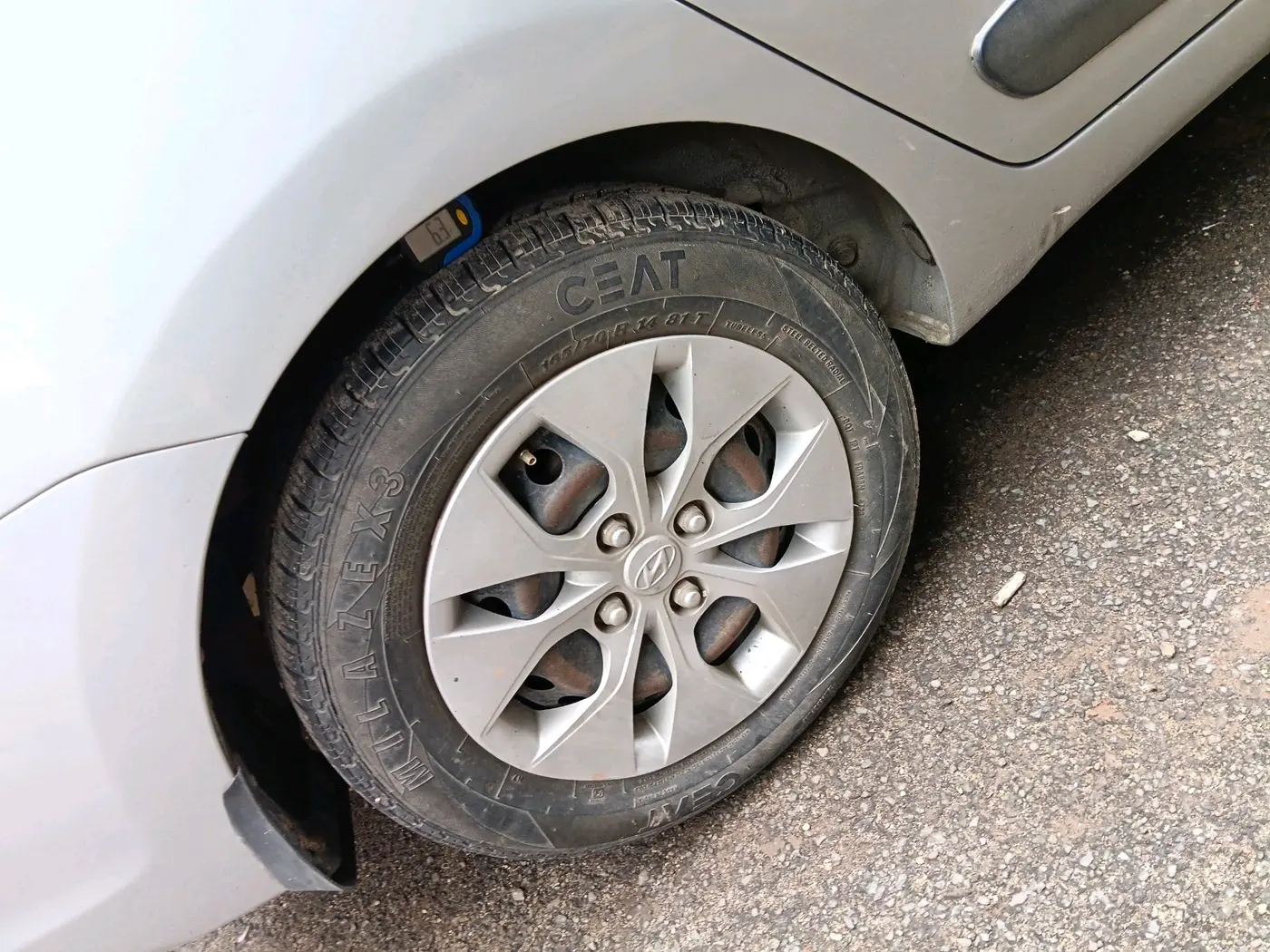 2014 Hyundai Xcent S 1.2, Petrol, Manual, 2,60,000 km, tyre