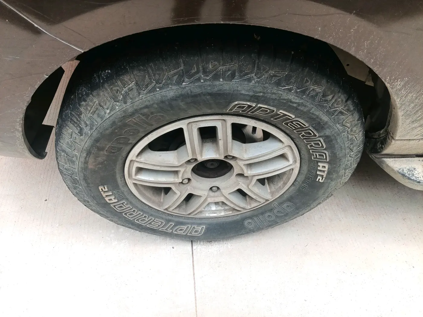 2013 Tata Safari Storme 2.2 EX 4X2, Diesel, Manual, 1,87,349 km, tyre