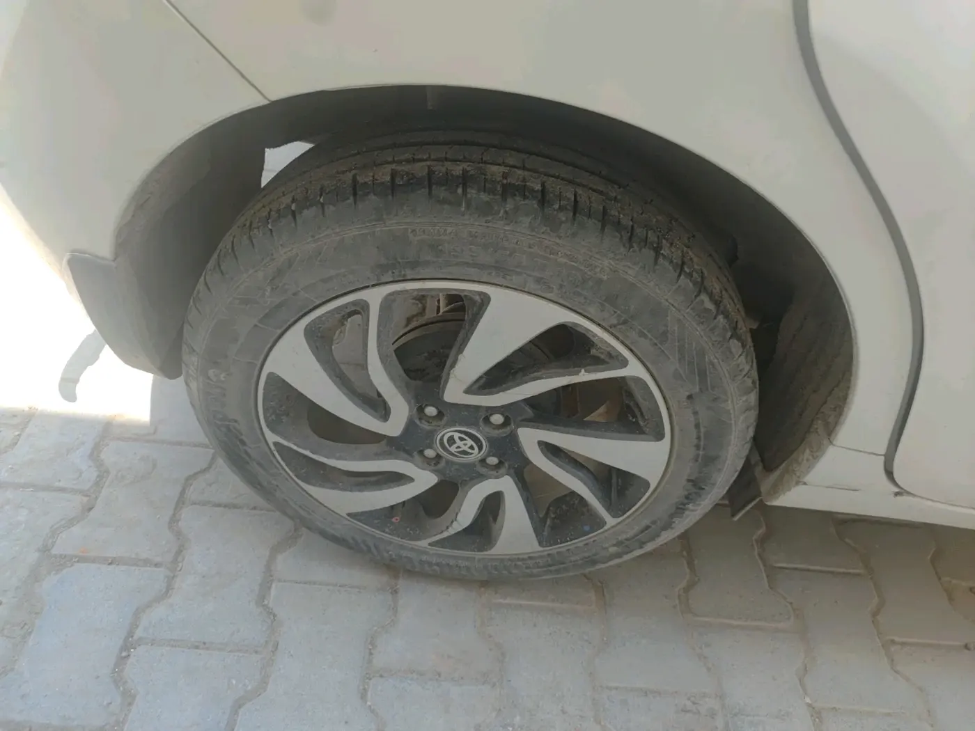2020 Toyota Glanza V CVT, Petrol, Automatic, 32,836 km, tyre
